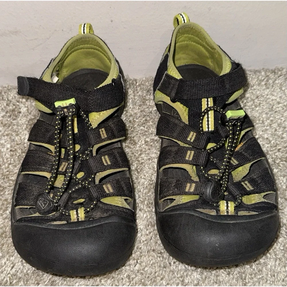 Keen Newport H2 Youth Size 5 Green Black Hiking Trail Waterproof Sandals 1009965